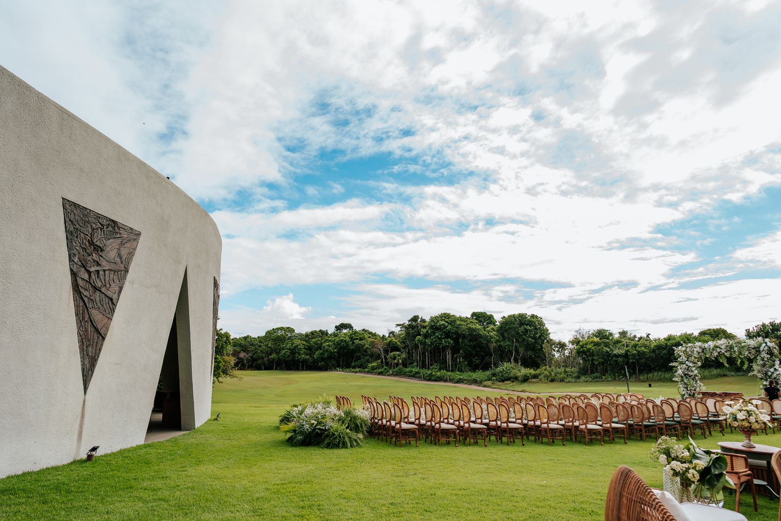 Casamento no Teatro L'Occitane - Trancoso - Thais e Denis